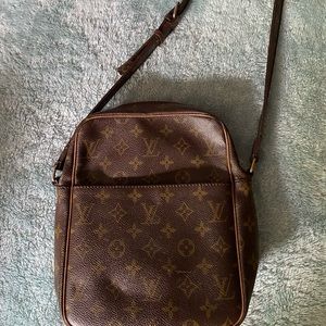 louis vuttion cross body